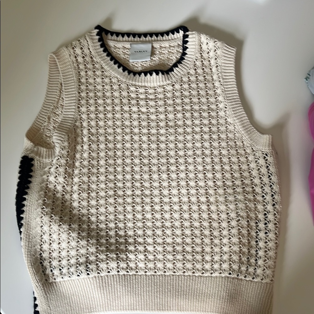 Varley Delaney Knit Black and Cream Sleeveless Sweater Vest. Small. NWOT.